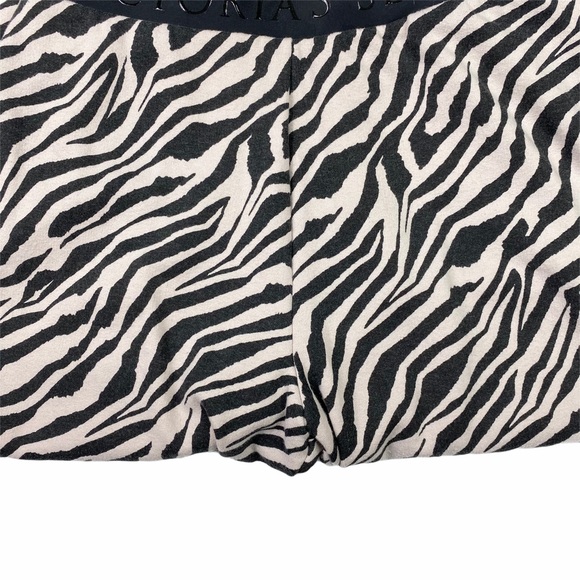 ♦️SOLD♦️Victoria’s Secret Zebra Fleece Jogger Set - Picture 9 of 16